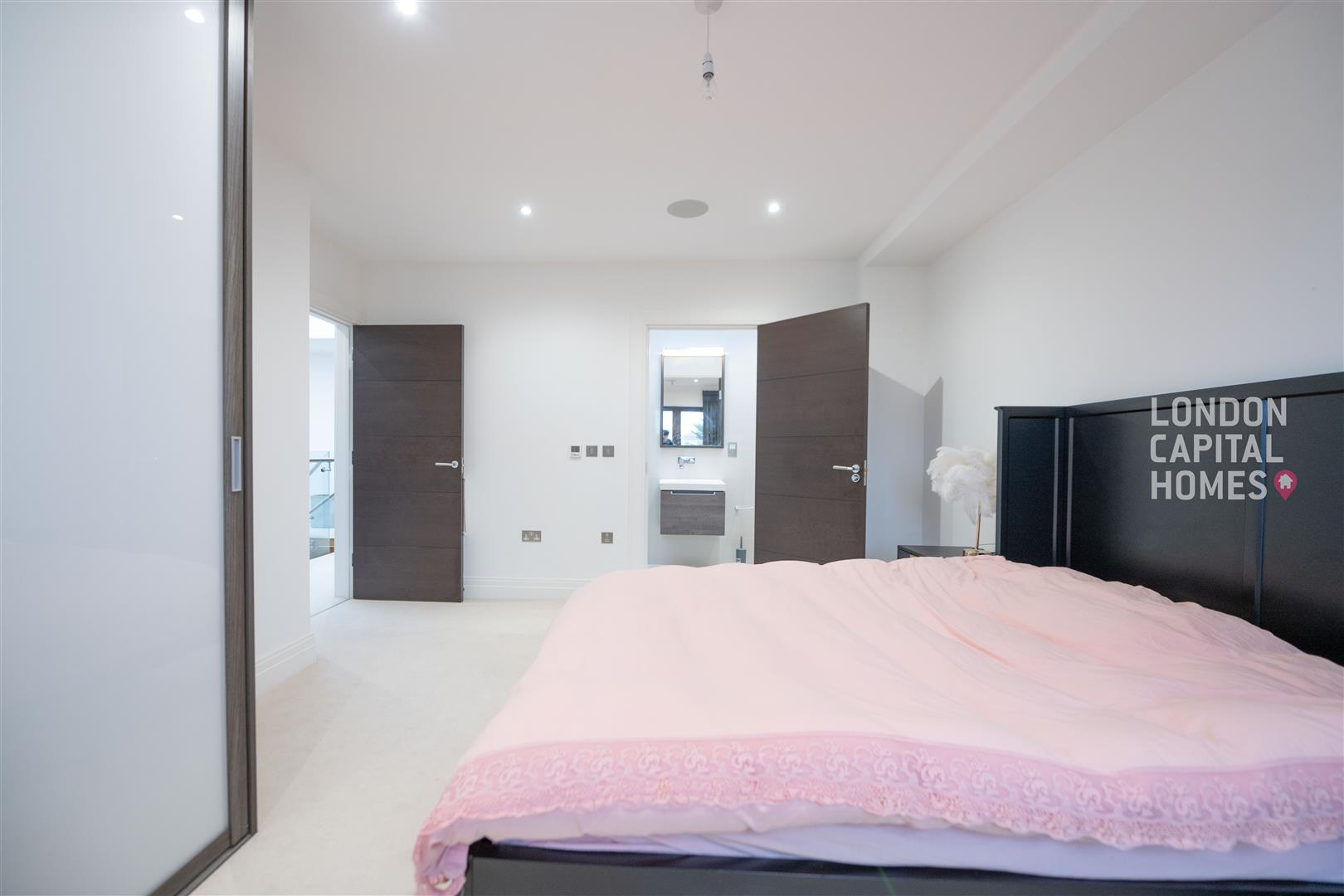 Duchess Crescent, Stanmore